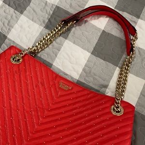 🌟HP 9/8🌟 Victoria’s Secret Pebble Stud V-Quilt Tote